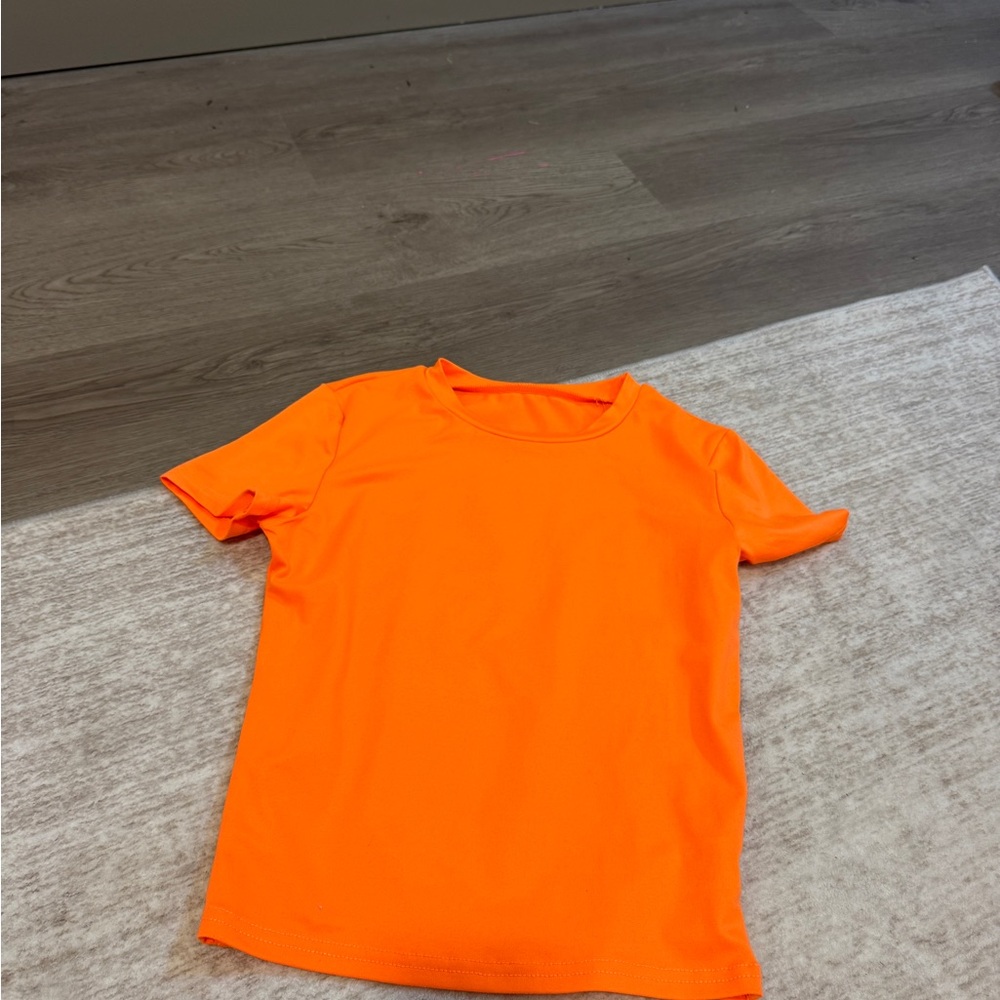 Soft orange short sleeve